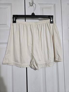 Unknown brand xl women's cream colored lounge/ pajama shorts